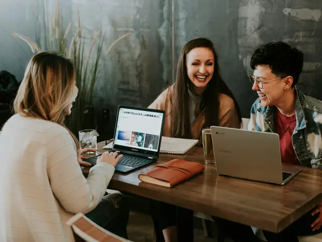 International students working together